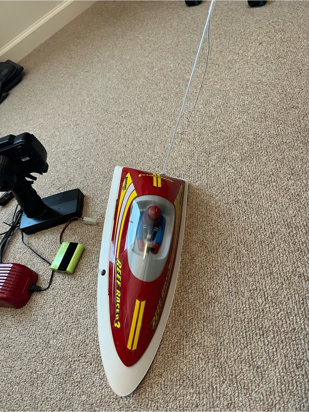 Reef Racer 2 Remote Control Speed Boat with Controller - Picture 2 of 5